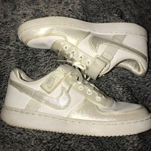 White Women Nike Shoes (8-8.5)